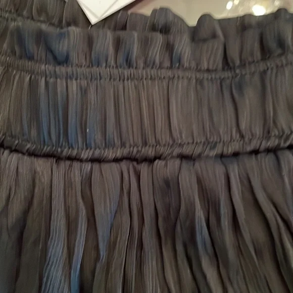 NWT Topshop Pleated Crushed Satin Skirt in Black - Picture 3 of 7
